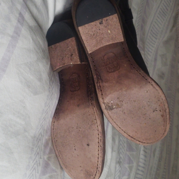 Boots - Picture 5 of 8